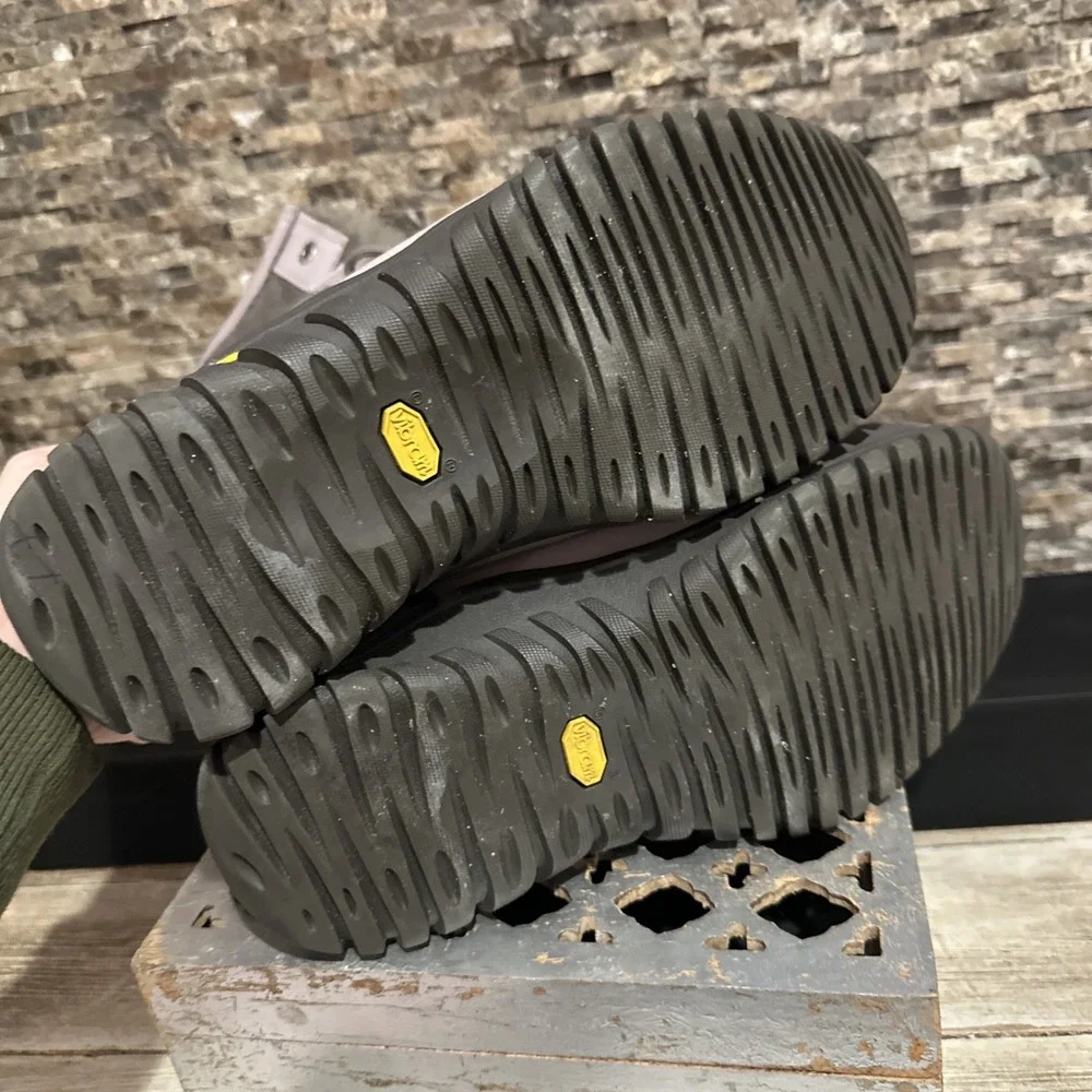 UGG beige gray